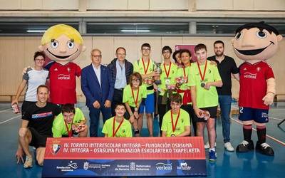 "Nik Osasunan jokatzen dut" futbol eskola Sakanara iritsi da