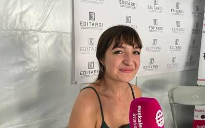 Juana Sanchez: "Haurrek izugarri gozatzen dute haien liburuak egiten"