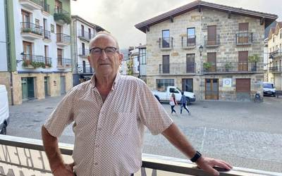 "Nire bizitzak Andra Mari ikastolari lotuta jarraituko du, hil arte"