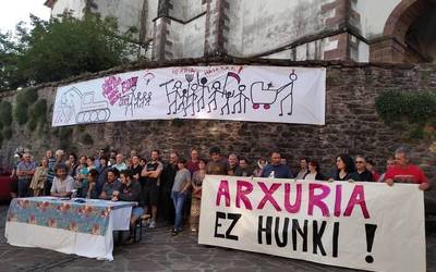 Arxuria ez hunki! leloarekin prentsaurrekoa egin dute Zugarramurdin