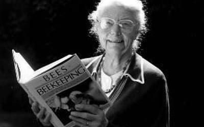 #Gizalaba. Eva Crane, erleen ikertzaile nekaezina