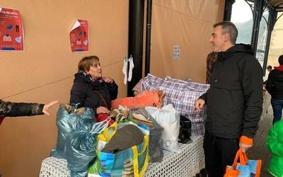 Erantzun ona izan du Euskal Herrira iritsi berri den migratzaile talde bati laguntzeko bilketak