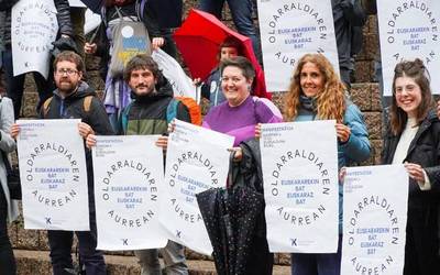 "Oldarraldia" gelditzeko manifestaziora Arabatik joateko autobusak