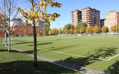 Istilu jendetsua Santsomendin, gazteen futbol partida batean