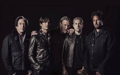 Azkena Rock jaialdirako lehen izenak: Queens Of The Stone Age, Sheryl Crow eta Arde Bogotá