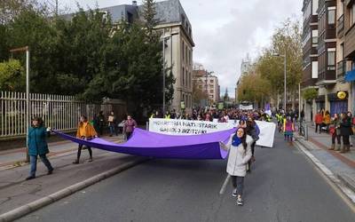 Greba feministaren atarian, "indarkeria matxistarik gabeko bizitzak" aldarrikatu dituzte