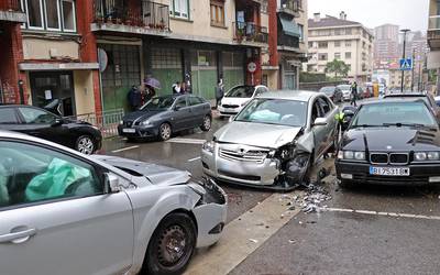 Auto istripua gertatu da Santa Klara kalean