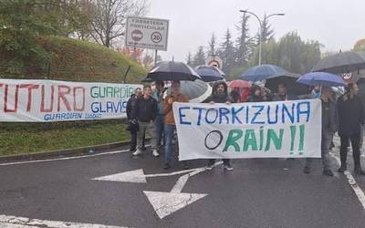 Mobilizatzeari ekin diote Guardianeko langileek, Laudioko fabrikarako "etorkizuneko proiektu bat" eskatzeko