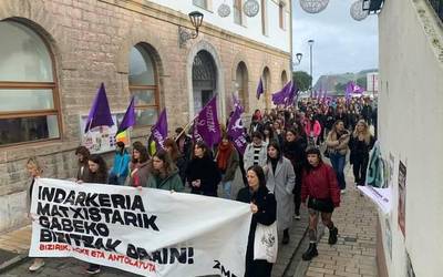 "Indarkeriaz beteriko bizitzak izateaz nazkatuta", kalera atera dira herritarrak