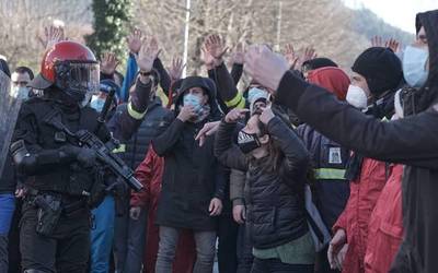 Sei hilabeteko espetxe zigorra ezarri diote Tubacex enpresako grebalari bati, ertzain bat erasotzea egotzita
