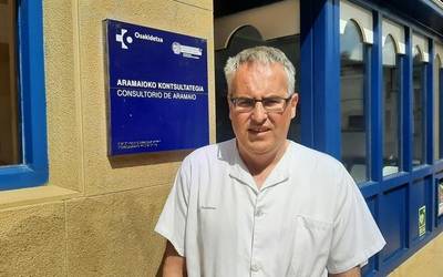 Euskaraz lan egiteagatik jasandako erasoak ez direla eten adierazi du Aitor Montes medikuak