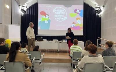 Kike Amonarrizen eskutik, 'Si yo no sé euskera, ¿cómo le puedo ayudar?' hitzaldia