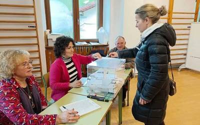 Hauteskunde egunak Arantzan utzi dituen irudi batzuk