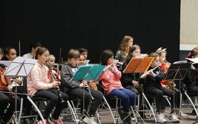 Musikalean emanaldia eskaini dute musika eskolako ikasleek, Santa Zezilia egunez