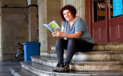 Nora Salbotx: "Bide berriak arrakalatzeko aukera eskaintzen du liburuak"