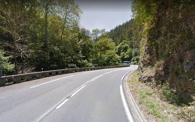 Bi kamioik elkar jo dute Aizpurutxo parean, eta eragina izan du trafikoan