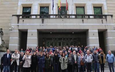 Euskalgintzak larunbatean Bilbon egingo duen manifestaziora joateko autobusa liburutegi ondotik abiatuko da