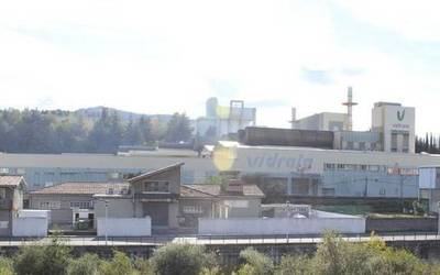 Vidralak hiru labeetako bat itxiko du Laudion, eta 80 langile kaleratuko ditu