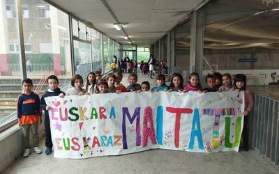 Euskararen Eguna ospatu zuten ostiralean Zabaleko eskolako ikasleek