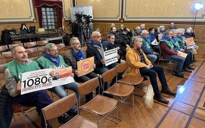 Pentsioak, zaintza eredua eta Euskararen Eguna protagonista azaroko bilkuran