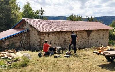 Basagaitz baseliza auzolanean berritu dute Etsainen