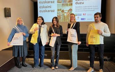 Dendetan eta tabernetan euskaraz aritzea bultzatuko dute