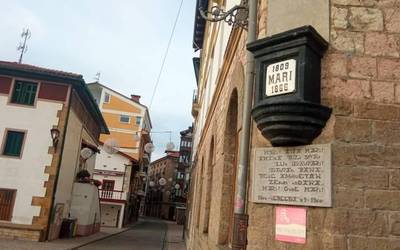 Aita Mariren bustoa zaharberritze lanak egitera eraman dute