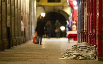 Kalean bizi diren pertsonentzako lo-zaku, manta, esterilla eta motxilak bilduko dituzte Artziniegako Udaletxean