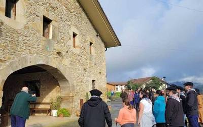 [ARGAZKI GALERIA] Iurretarrek Abendu Koplak kantatu dituzte auzorik auzo