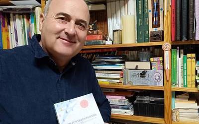 “Nire ustez, aurrera begira liburuak bizirik iraungo du, baina beste formatu batzuekin elkarbizitzan”