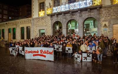 Galder Barbado Bonilla zoriontzeko argazkia egin dute Amurrion