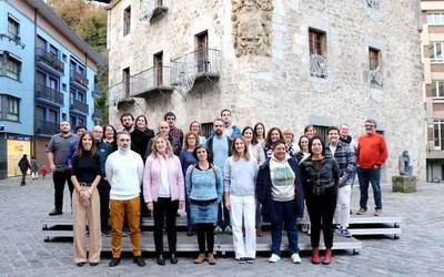 Komunikazio arloan bailaratzearen aldeko "hautu estrategikoa" sinatu du Pil-pileanek