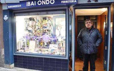 Lapurretan egin dute burdindegian