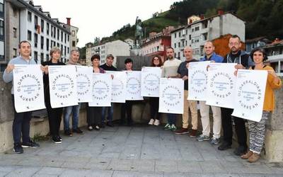 Herriko hainbat eragilek bat egin dute "euskararen aurkako oldarraldia" salatzeko manifestazioarekin