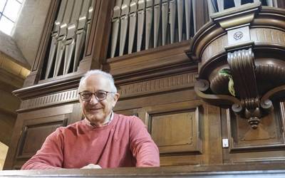 San Nikolas elizako Merklin organo bereziaren sekretuak jakinarazi dizkigu Pedro Guallar organistak
