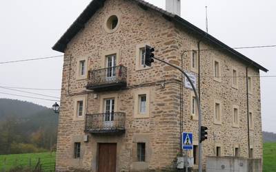 Udal eraikinak garbitzen dituen enpresari isuna jartzeko espedientea abiatzea onartu dute Okondon