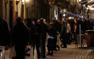 Giltza katea egin dute Perez Arregi plazatik enparantza nagusira