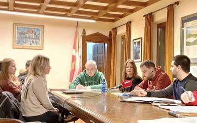 Pentsio sistemarekin eta zaintza ereduarekin lotutako mozioak desadostasun iturri