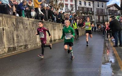 130 korrikalarik parte hartu dute Lesakako elkartasun San Silvestre lasterketan