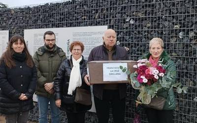 Urduñako espetxe frankistatik identifikatutako bederatzigarren pertsonaren gorpuzkiak, bere senideen eskuetan