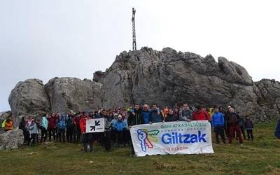 200 bat lagun elkartu dira Kurtzebarri tontorrean, presoak gogoan