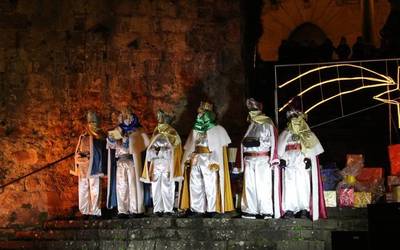 Berara ere bisita eginen dute Errege Magoek