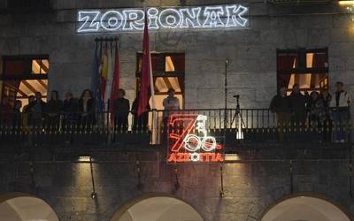 Trikiti eta kanpai doinu artean hasi dituzte Azkoitiaren 700. urteurreneko ospakizunak