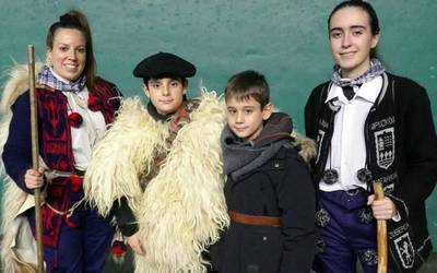 Farajoleek erregeak gidatu zituzten atzera ere