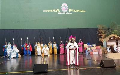 Hiru Errege Magoen bisita izan dute Beran
