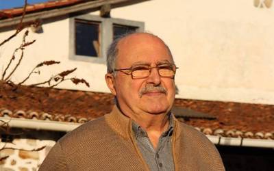 Francis Larrañaga: "Nire asmoa da lau auzoetako baserrien historia lanak argitaratzea"