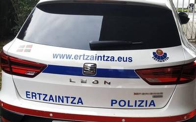 18 urteko gazte bi eta adinez txikiko beste bat atxilotu du Ertzaintzak Berangon etxebizitza batean lapurreta egiten ari zirenean