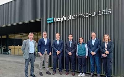 Irujo kontseilariak Lekarozko Lozy's Pharmaceuticals enpresa bisitatu du