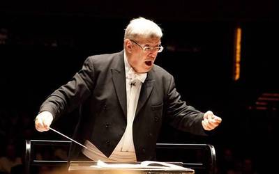 Timothy Reynish zuzendariak gidatuko du Bilboko Udal Musika Banda igande honetan