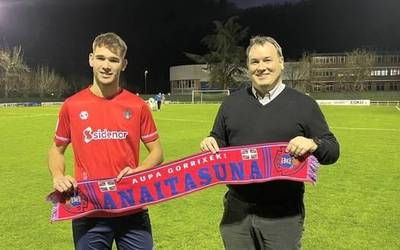 Anaitasuna futbol taldeak Aritz Oiarbide fitxatu du